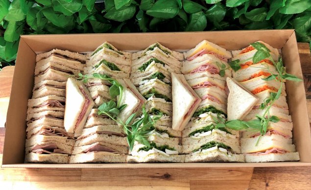 Point sandwiches platter